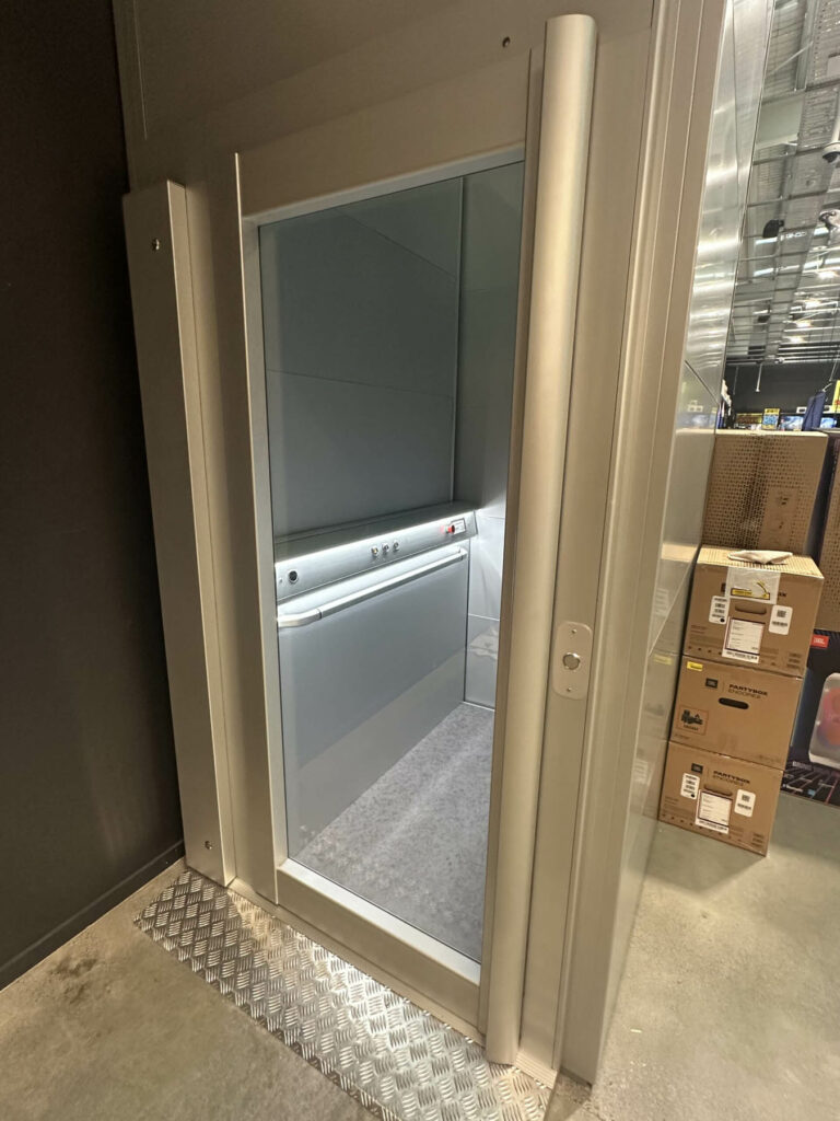 Mcgrath Industries Jb Hi Fi Hastings Commercial Elevator Domoflex Platform (4)