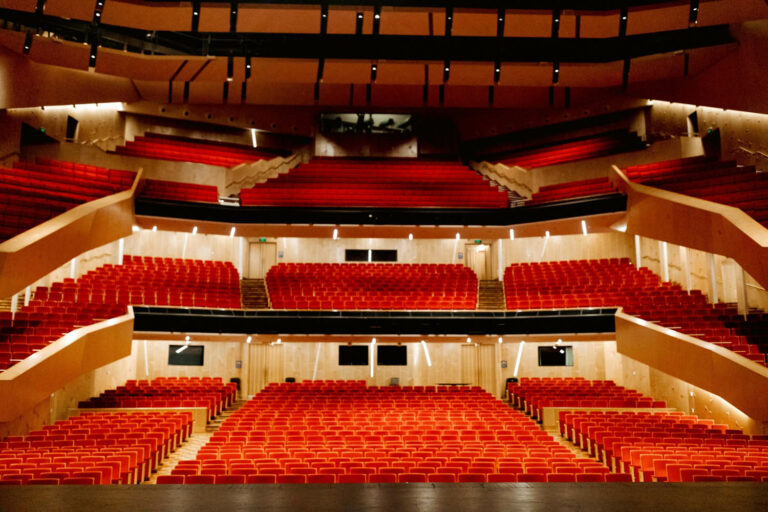 Mcgrath Industries Kiri Te Kanawa Elevating Theatre Stage (11)